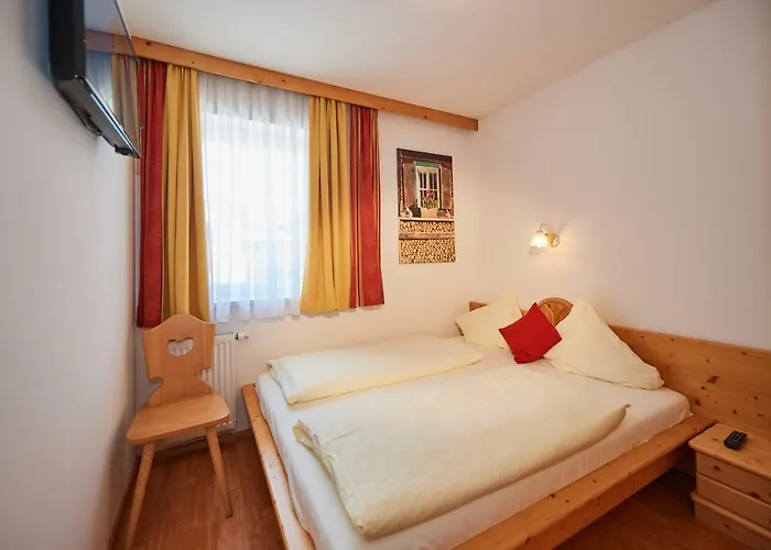 Happy アパート フラッハウ